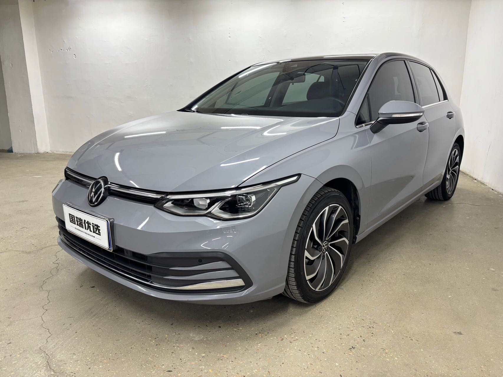 Volkswagen Golf 2023 года выпуска, версия 280TSI DSG Pro, юбилейная версия к 20-летию.