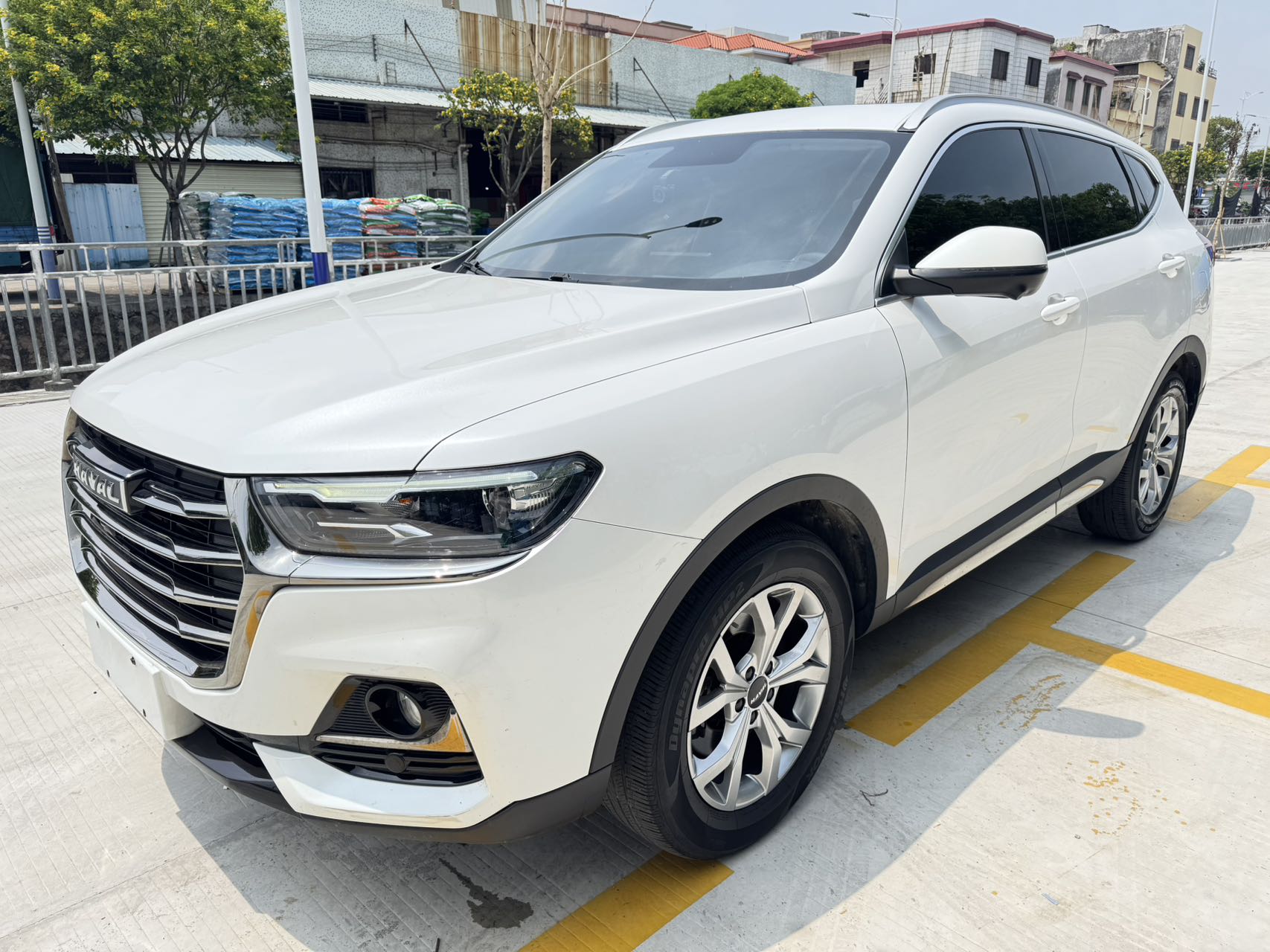 Haval H6, модель 2023 года, версия "Городской стиль", двигатель 1.5T, автоматическая трансмиссия, версия "Чемпион".