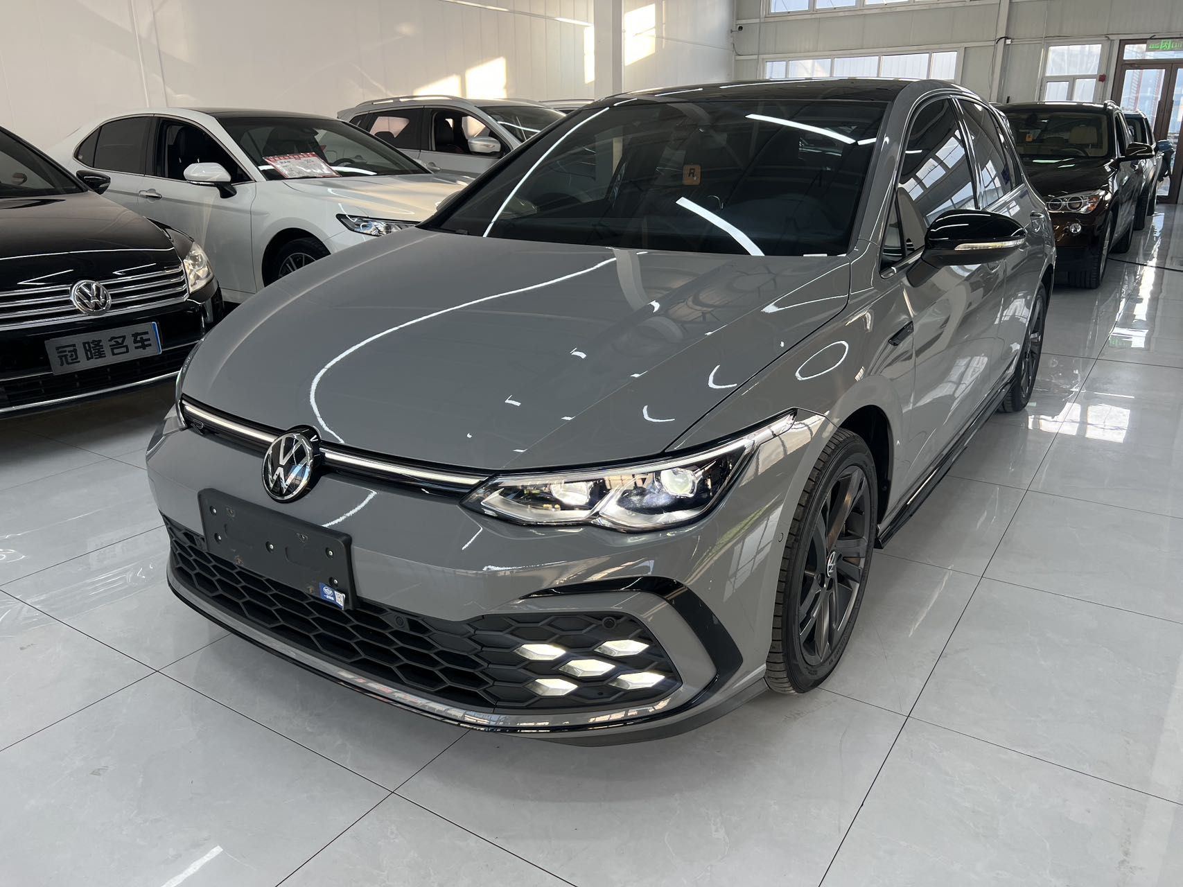 Volkswagen Golf 23 модель 280TSI DSG R-Line
