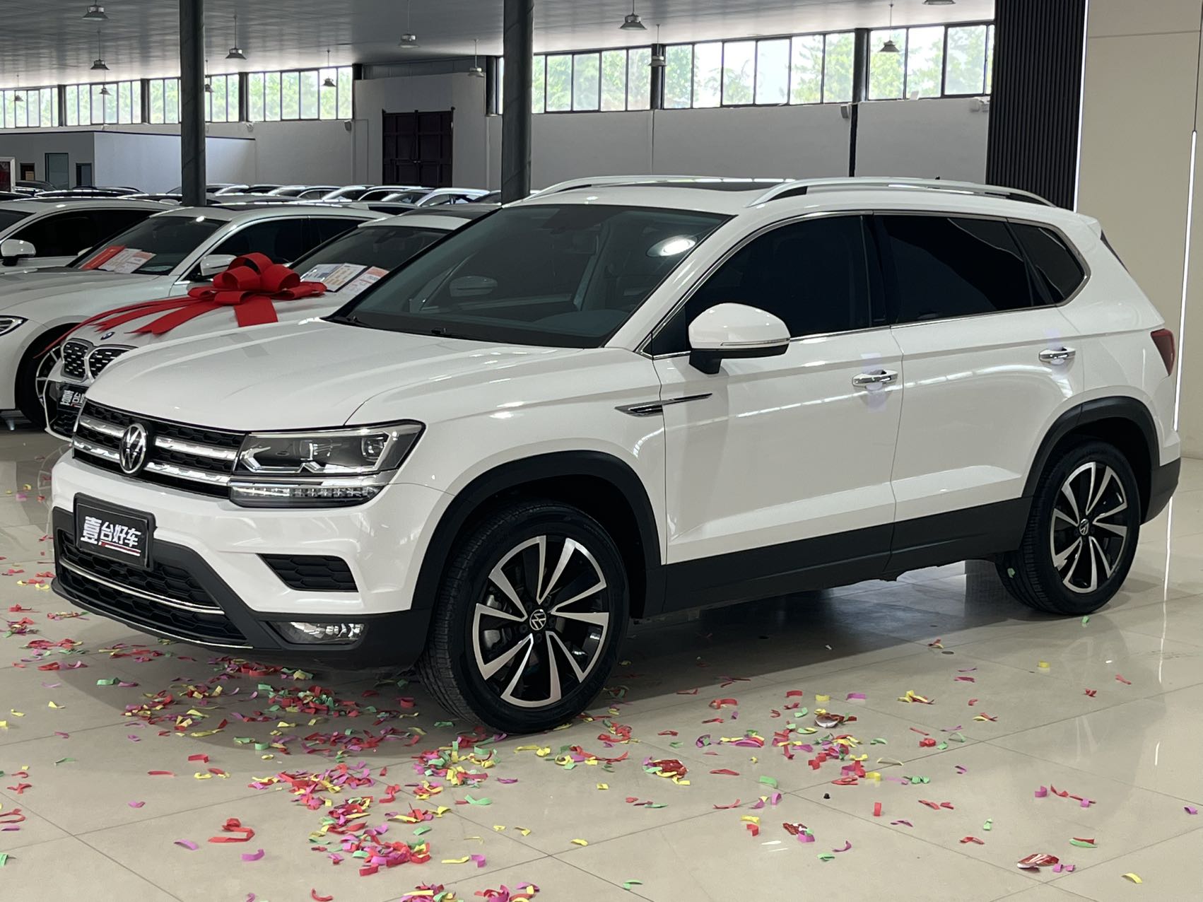 Volkswagen Tiguan 2021 года выпуска, двигатель 2.0 TSI, комплектация "Comfortline", задний привод.