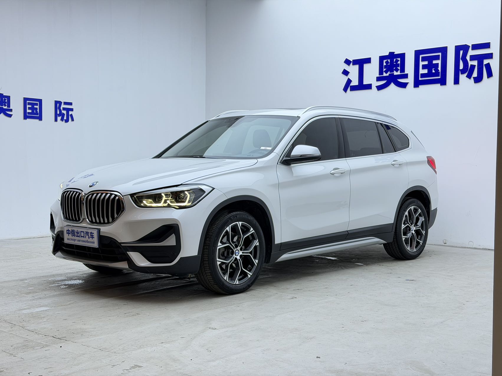 БМВ X1 2021, sDrive 20Li, комплектация Премиум