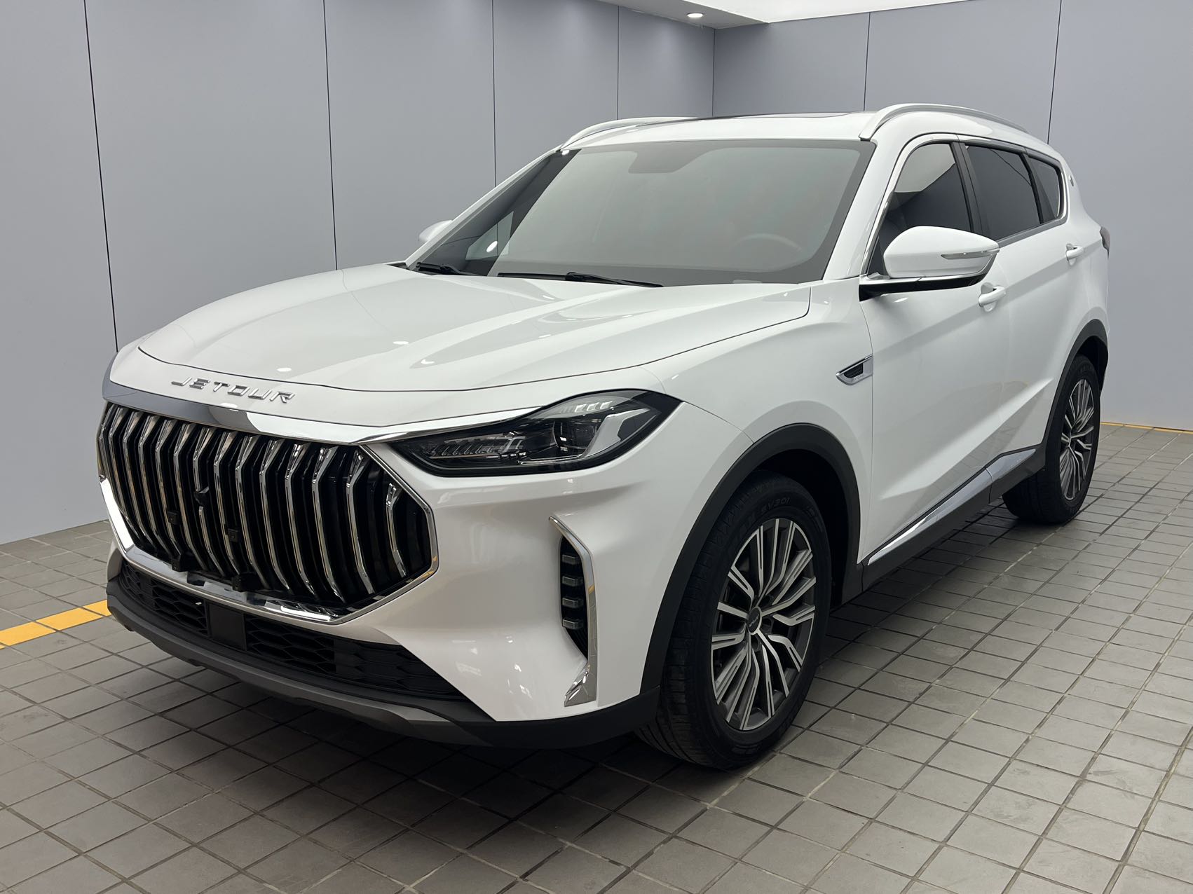 Jetour X70 PLUS 2023 год 1.5T DCT Brave PLUS 5 мест