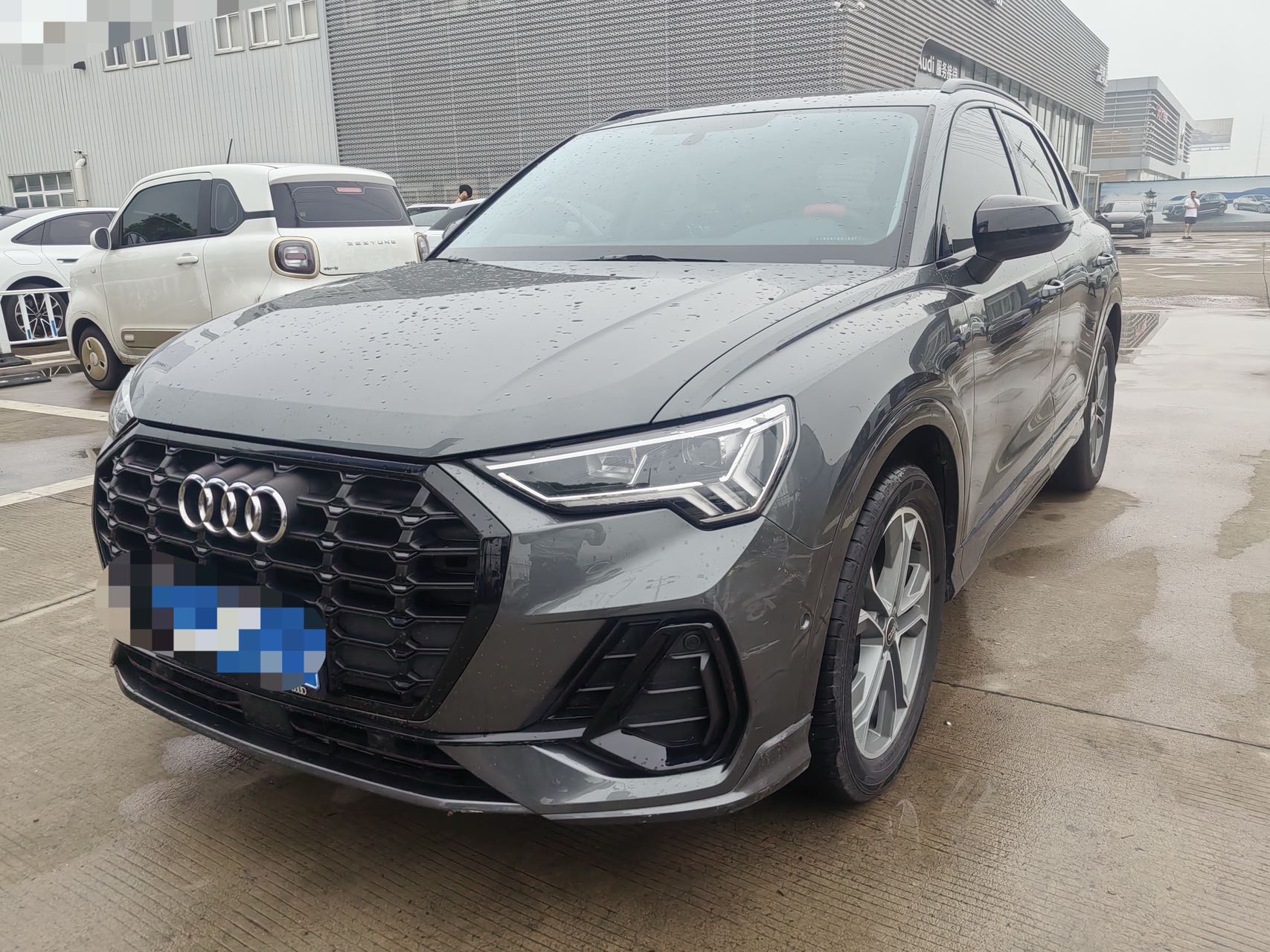 Audi Q3 2023 года, стильный и динамичный