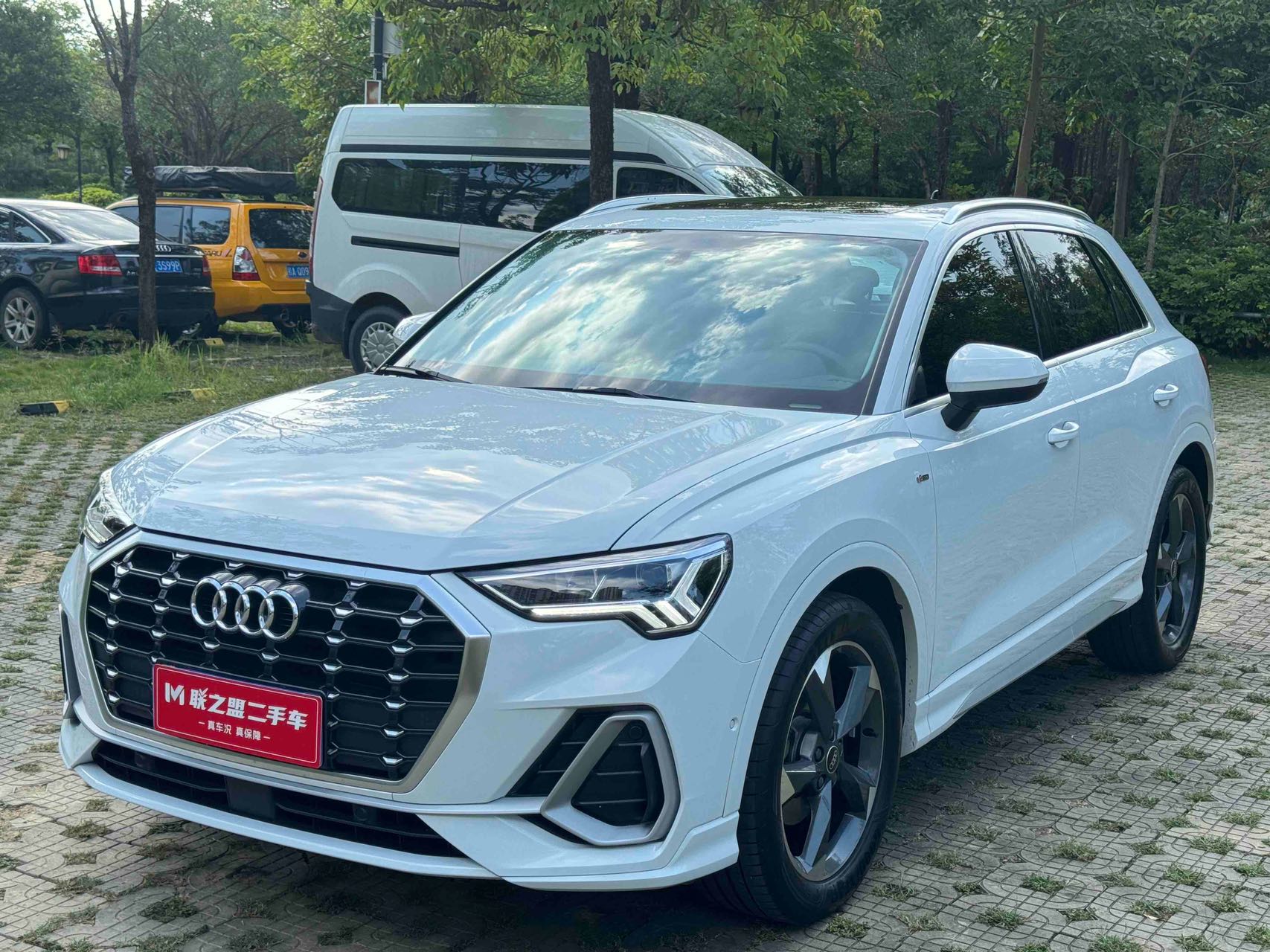 Автомобиль Audi Q3 2022 года выпуска, двигатель 1.4TFSI, версия "Style Dynamic", автоматическая трансмиссия.