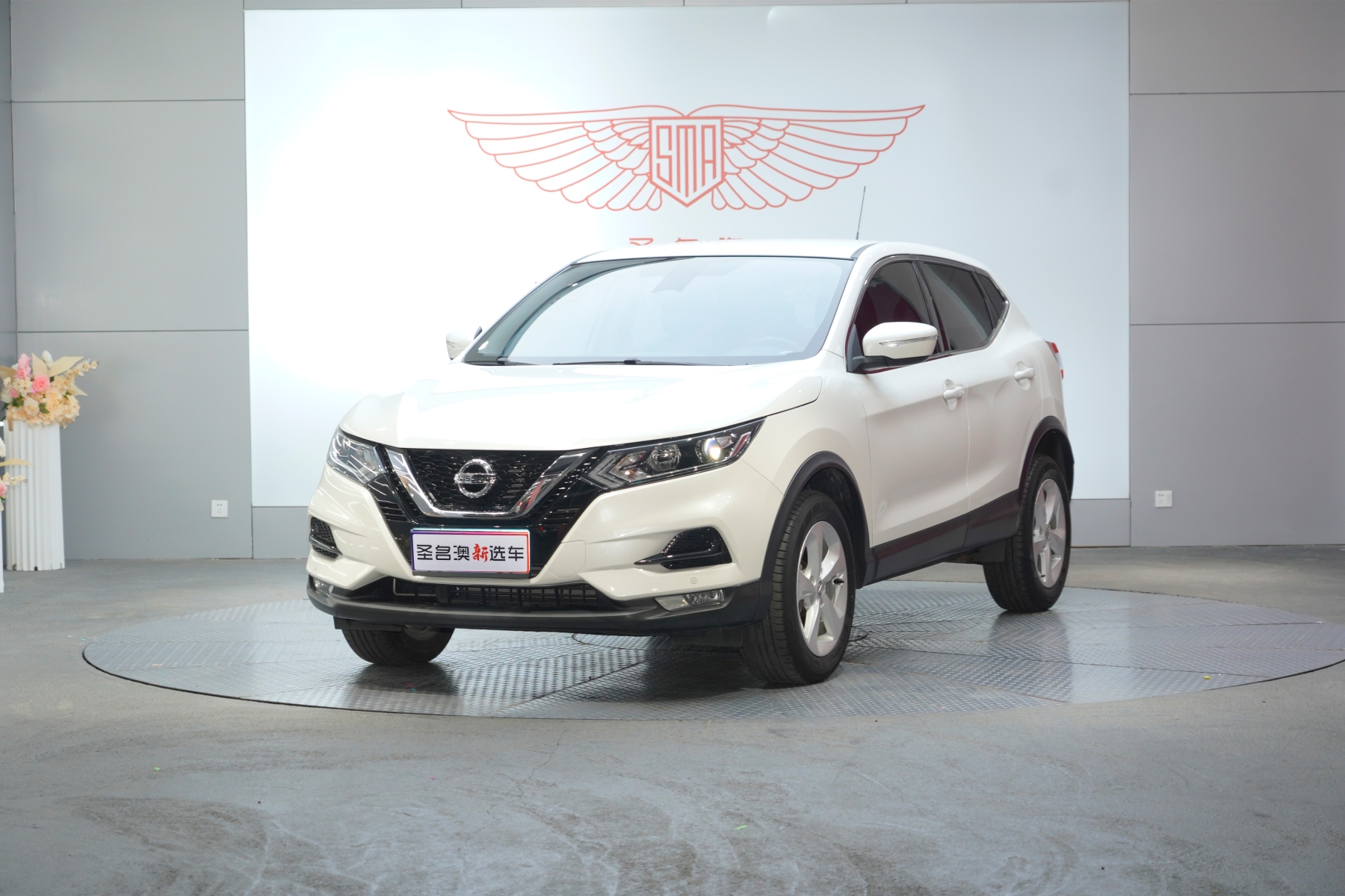 Nissan X-Trail 2022 года выпуска, двигатель 2.0L, вариатор CVT, комплектация "智享", соответствует экологическому стандарту Евро-6.