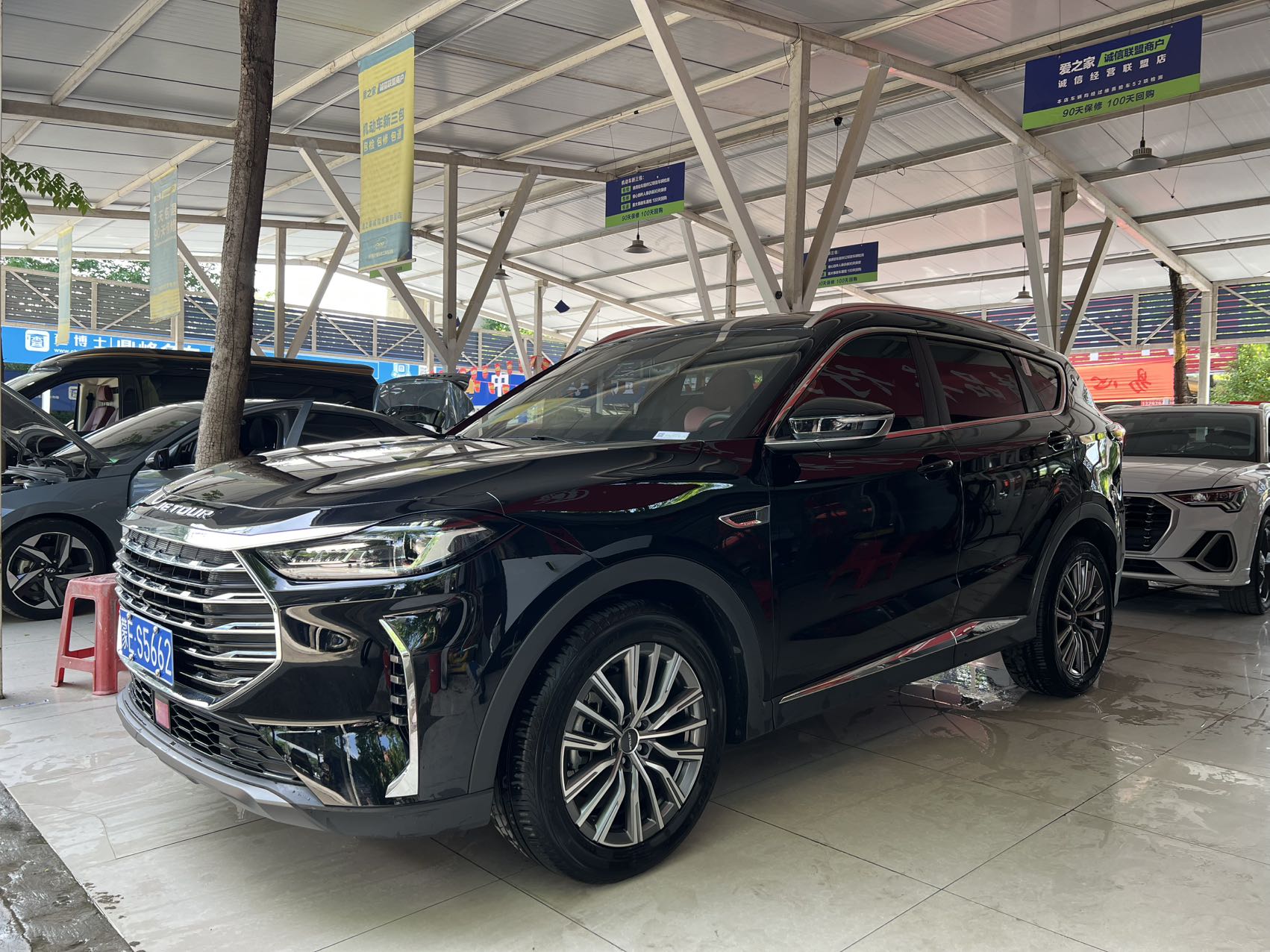  2023 модель JETOUR X70 PLUS 1.5T DCT Brave PLUS 5 мест