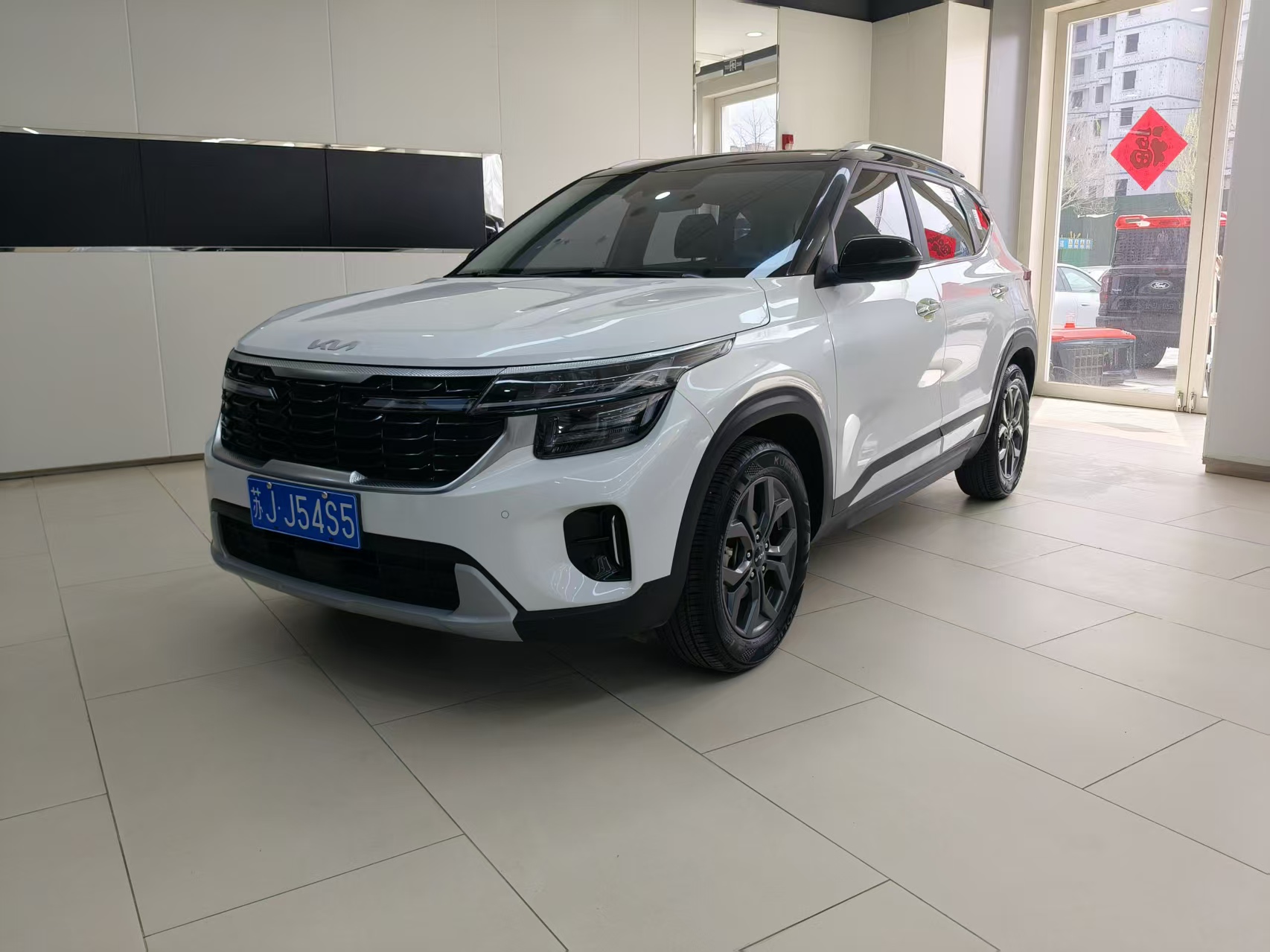 Kia Seltos 2023 1,5 л двухприводная роскошная версия