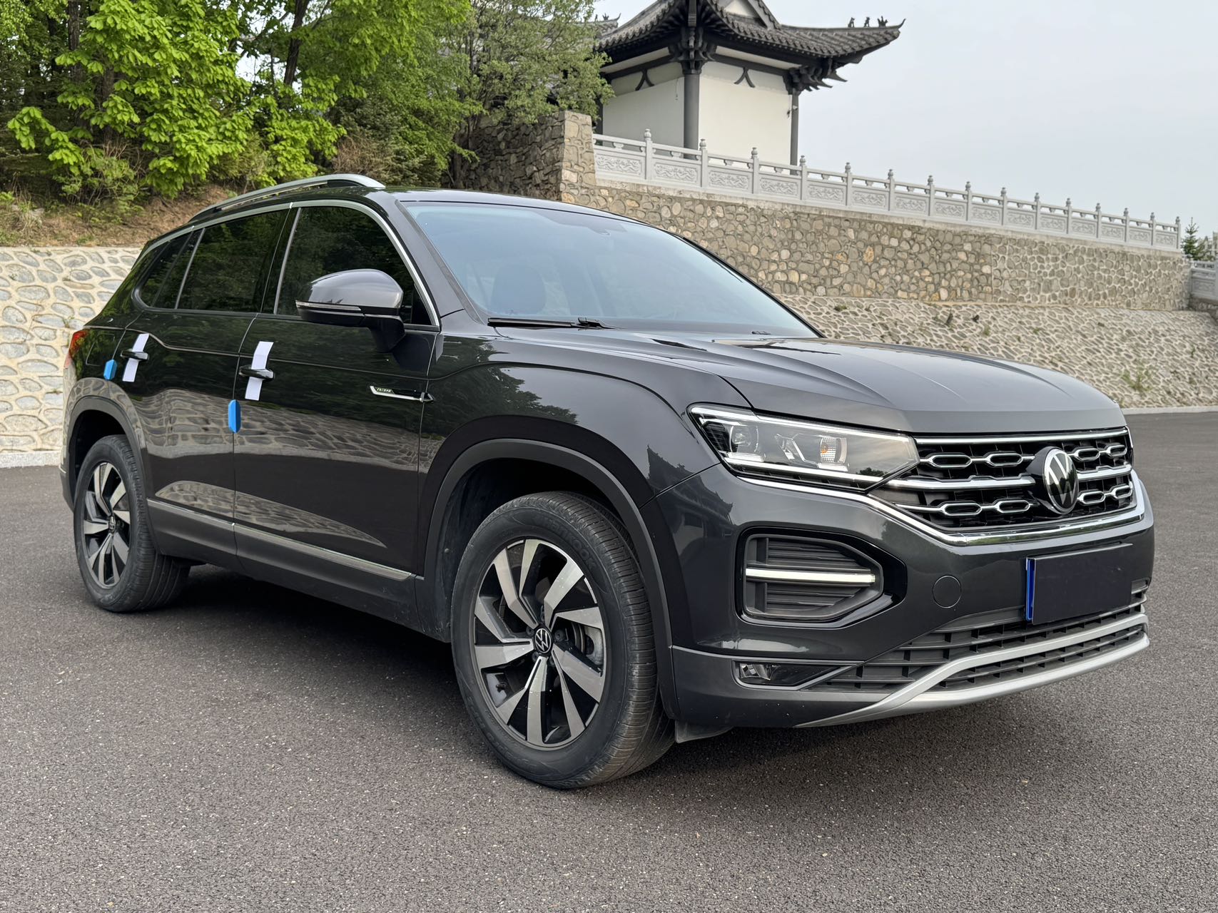 Volkswagen T-Roc 2022 года выпуска, двигатель 280TSI, версия "Двойной привод, люкс, интеллектуальная система помощи водителю"