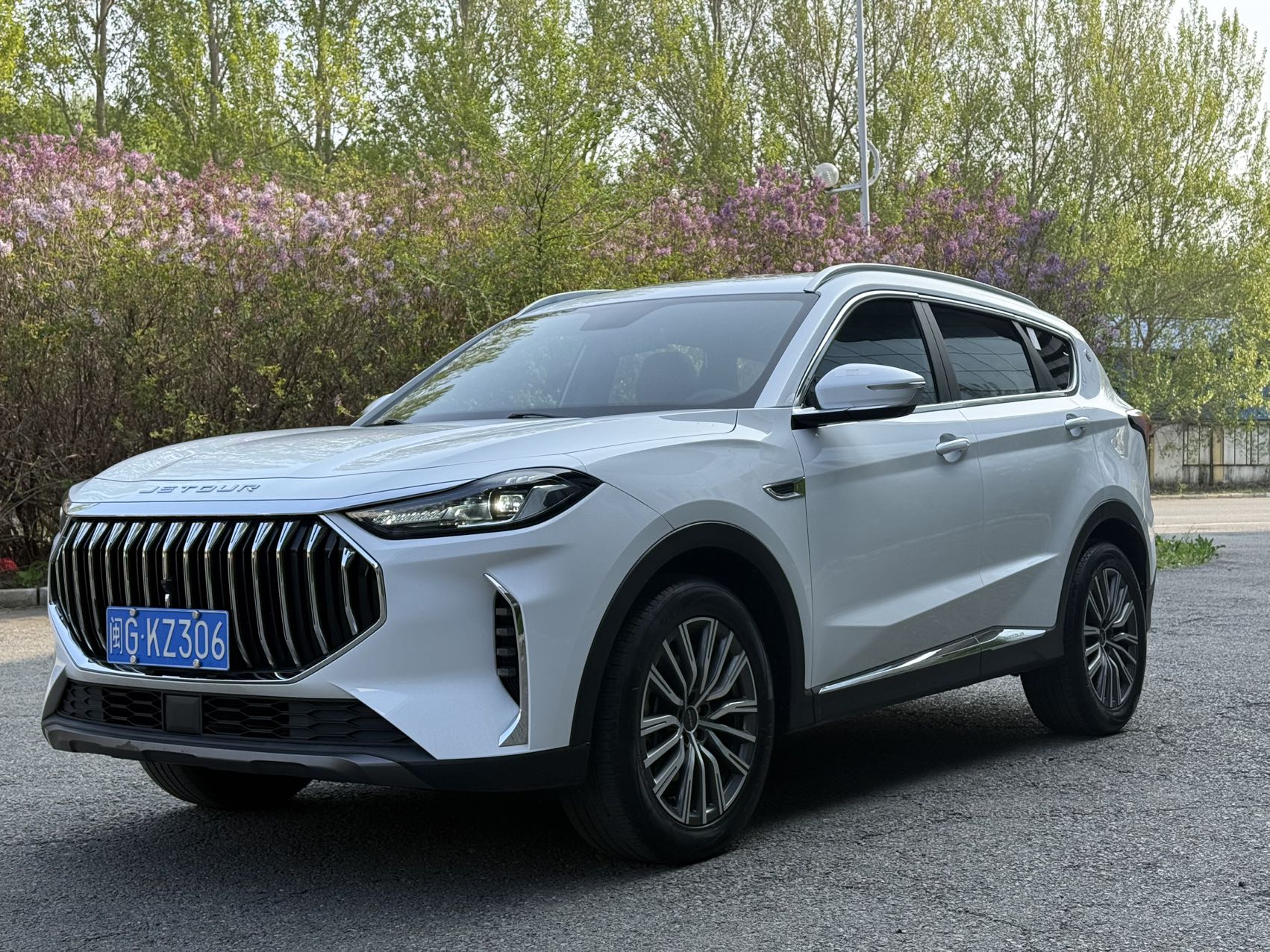 JETOUR X70 Plus 2023 года, 1.5T DCT, комплектация «Воин Plus» 7-местная версия.