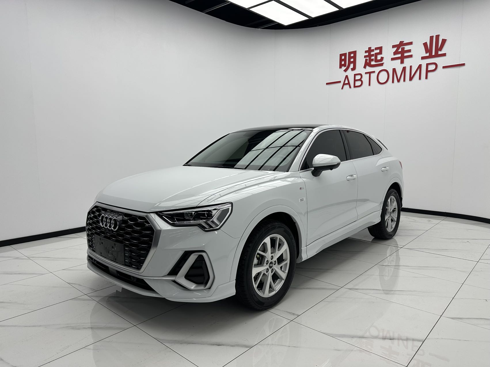Audi Q3 Sportback 2022 модель 35 TFSI Начальная комплектация