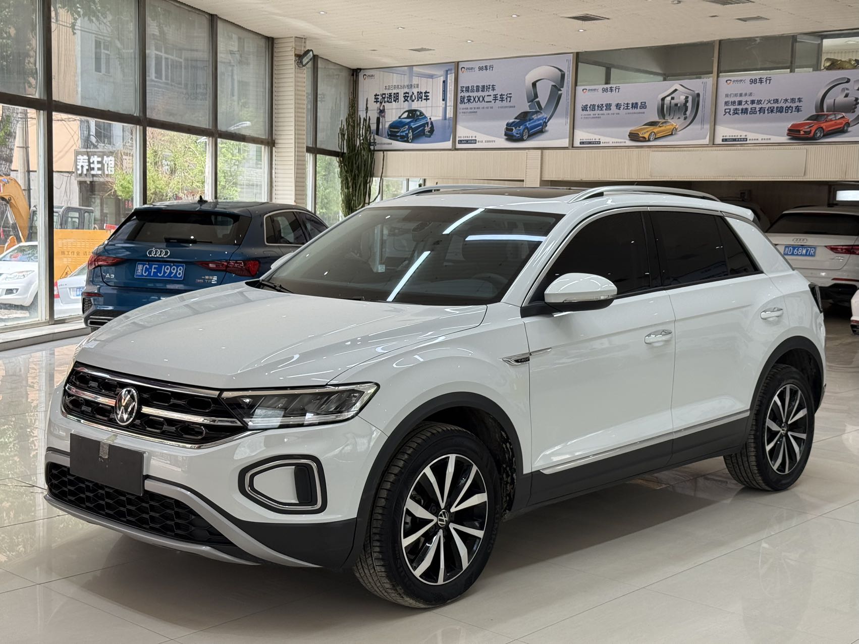 Volkswagen T-ROC Tange 2023 280TSI DSG передний привод, версия Time