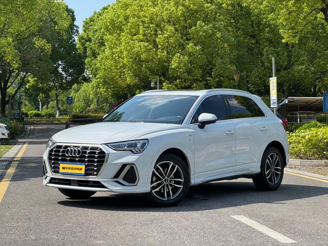 Audi Q3 2022 модель 35 TFSI стиль Elegance