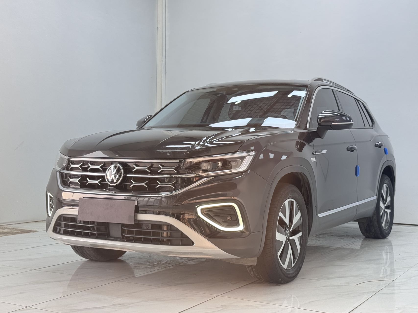 Volkswagen Tayron 2023 года, 280TSI, передний привод, версия Luxury Plus Advanced
