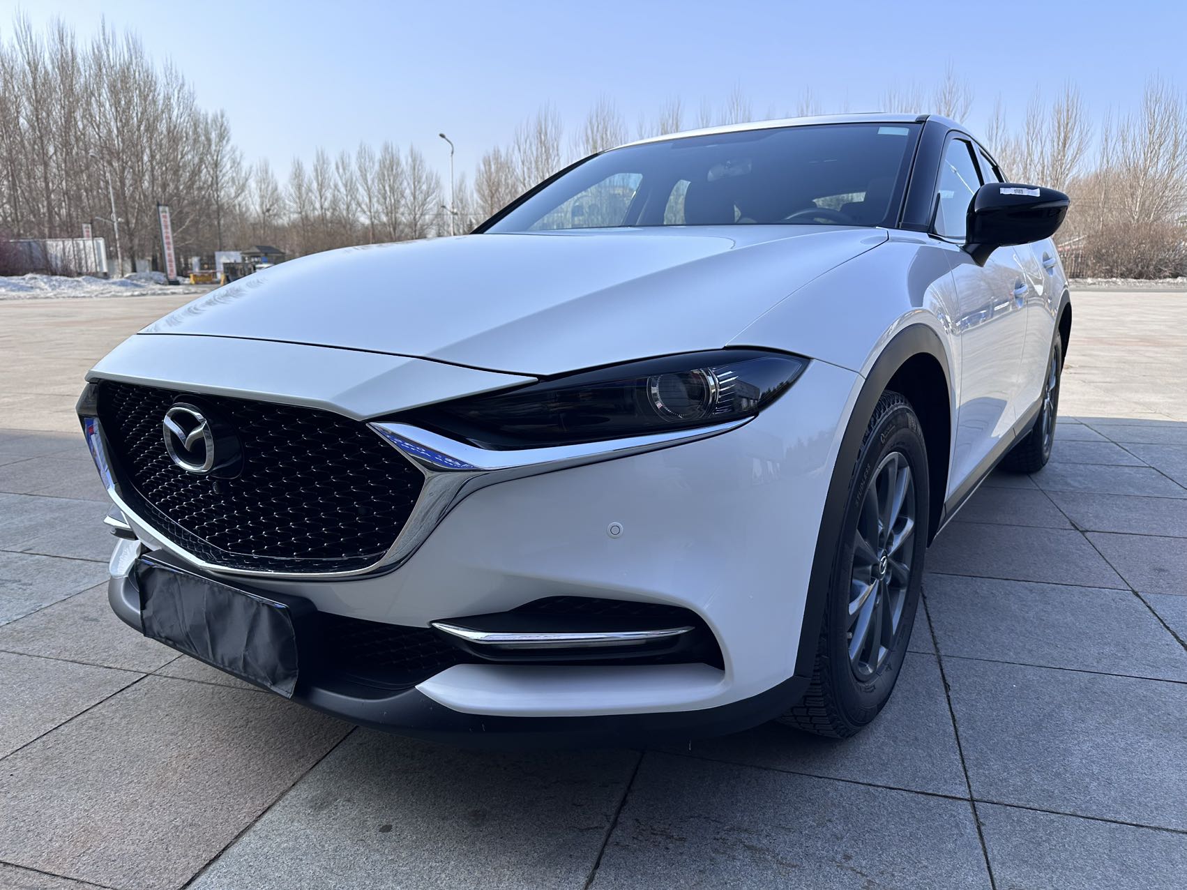 Мазда CX-4 2021 года выпуска, 2.0-литровый двигатель, передний привод, версия "Blue Sky Youth"