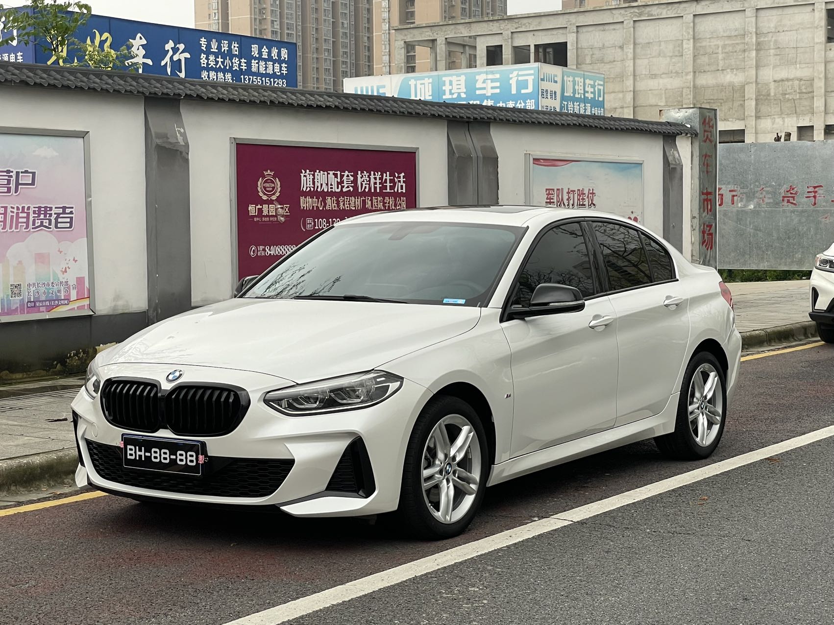 BMW 1 серии, 2021 года выпуска, модель 120i M Sport, версия "曜 ночь"