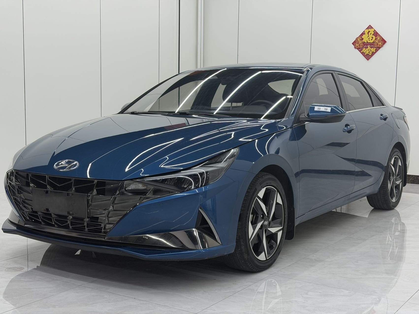 22 модели автомобиля Hyundai Elantra, двигатель 1.4T, комплектация "Премиум"