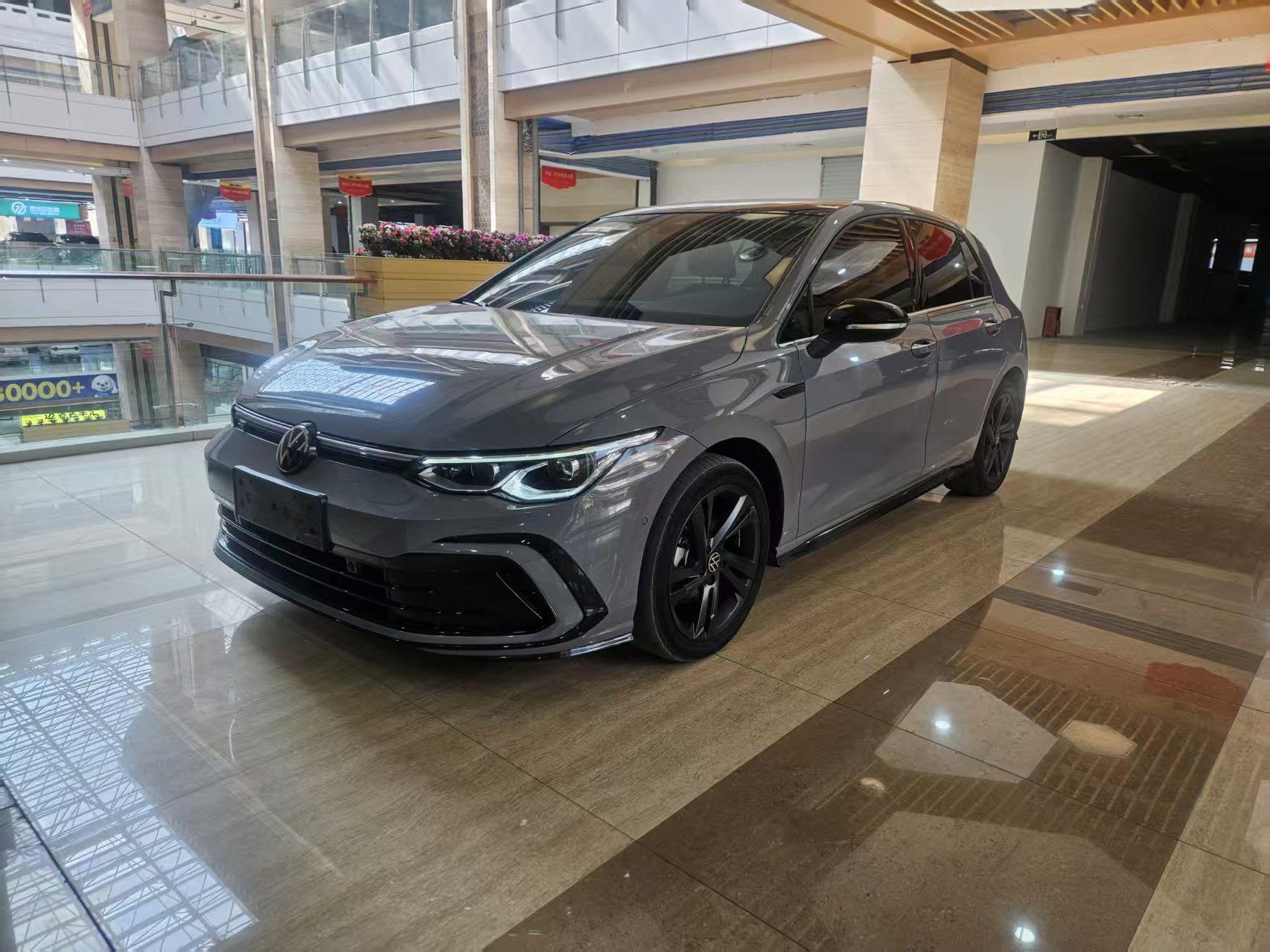 Модель 2023 года, Golf R-Line 280TSI DSG, базовая комплектация.
