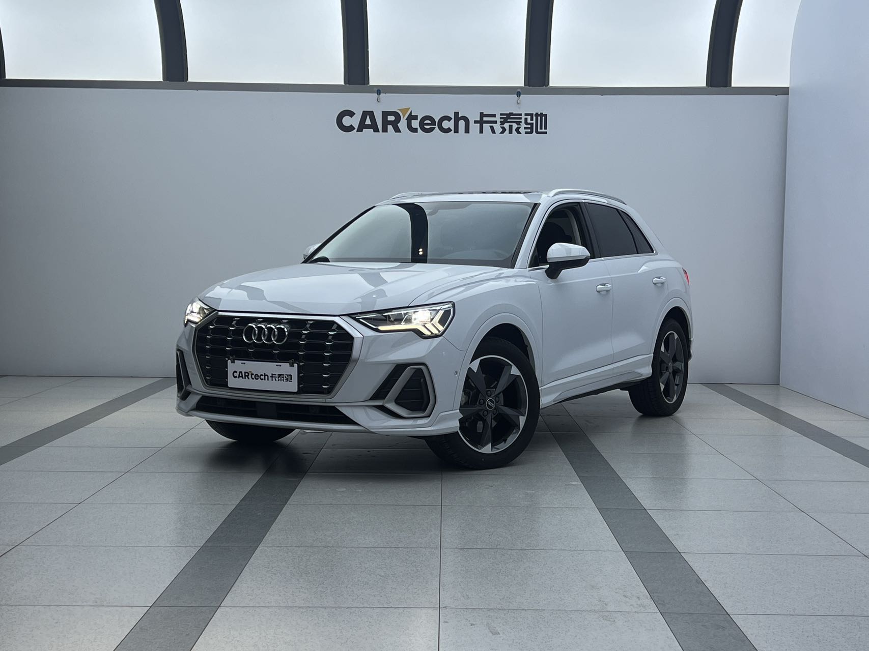 Audi Q3 2022 года 35 TFSI модификация Stylish Sport