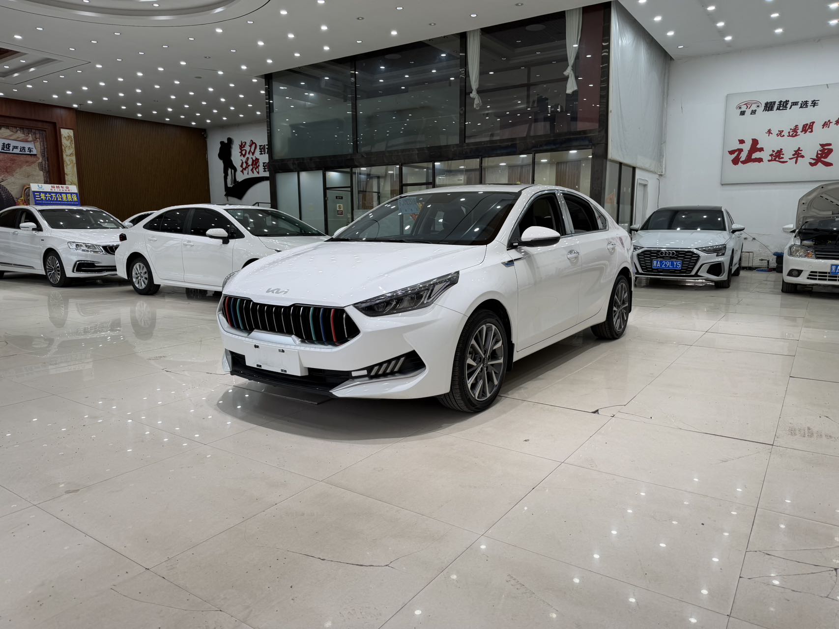 Комплектация "Стиль" для автомобиля Kia K3 2021 года выпуска, оснащенного двигателем 1.5 LCVT.